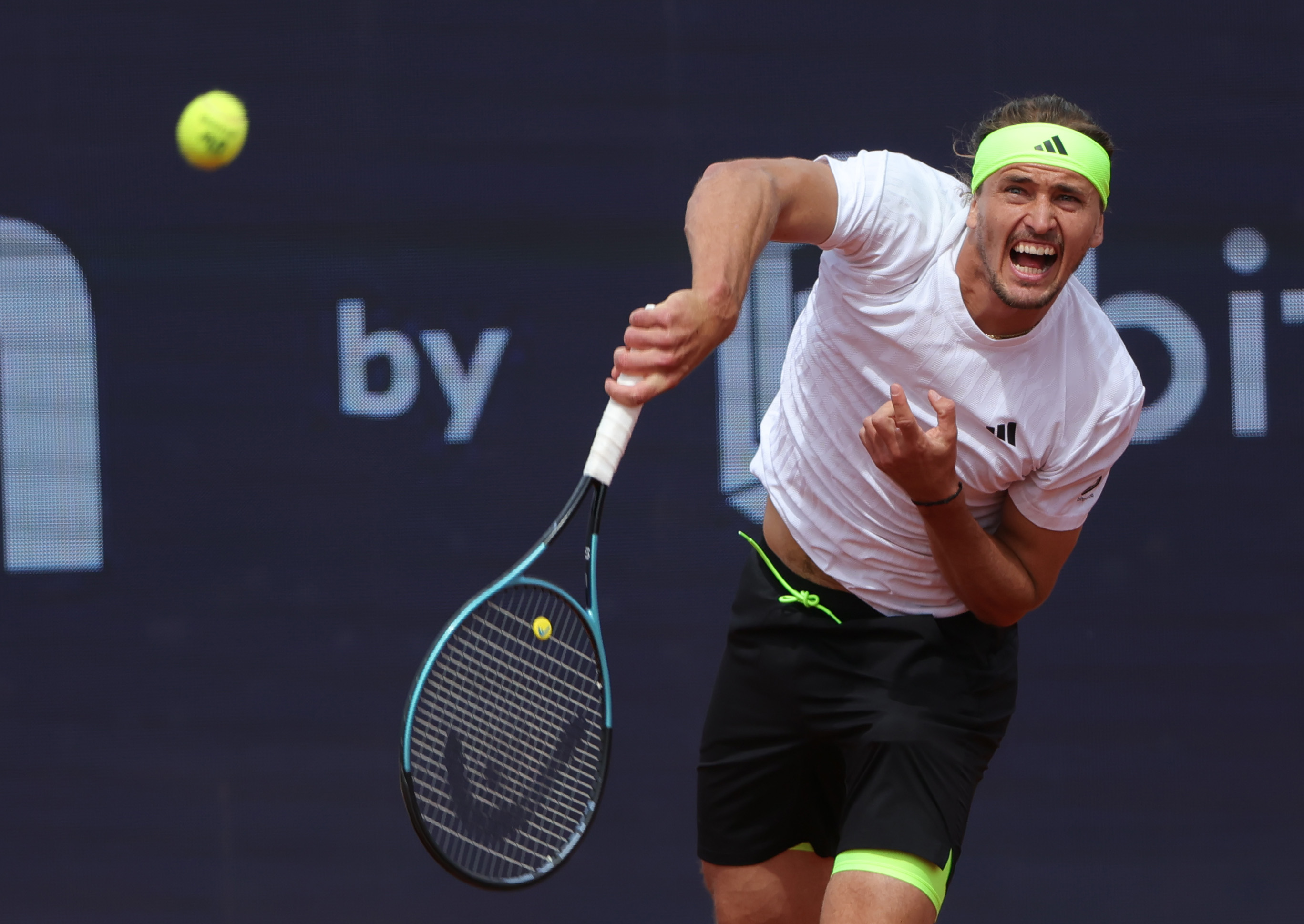 lpl竞猜-日本网球队鏖战意大利网球队，兹维列夫高光表现的简单介绍