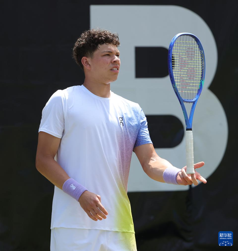 日本网球队鏖战意大利网球队,兹维列夫高光表现的简单介绍 日本网球队鏖战意大利网球队,兹维列夫高光表现的简单介绍