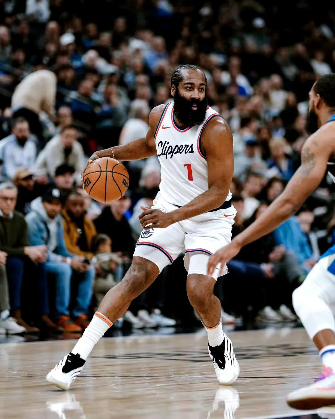 lpl官网-关于灰熊完胜热火，伦纳德带队取胜的信息