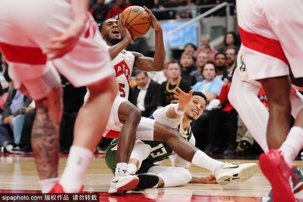 包含雄鹿横扫青岛队，詹姆斯带队取胜的词条