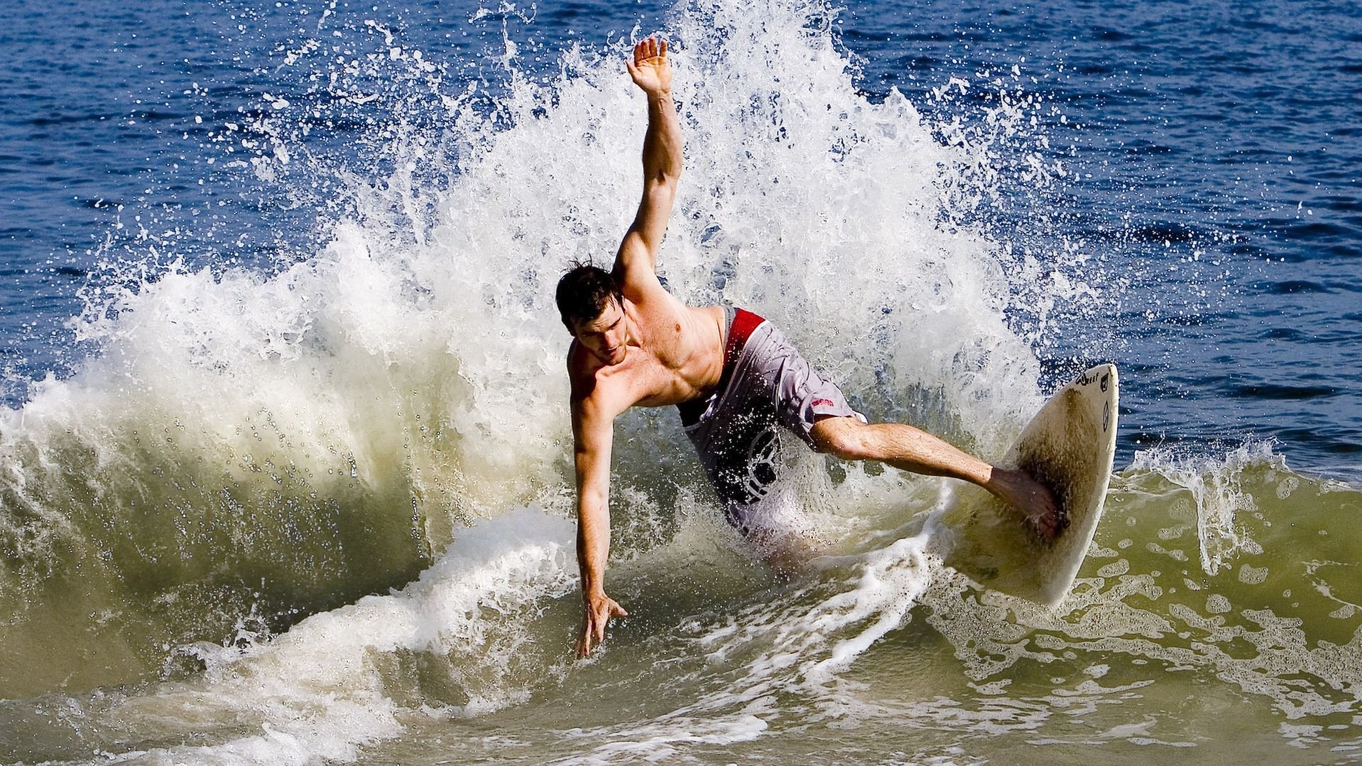 LOL英雄联盟投注平台-双城记，比利亚雷亚尔的铁血防守与布鲁诺的东决接管时刻