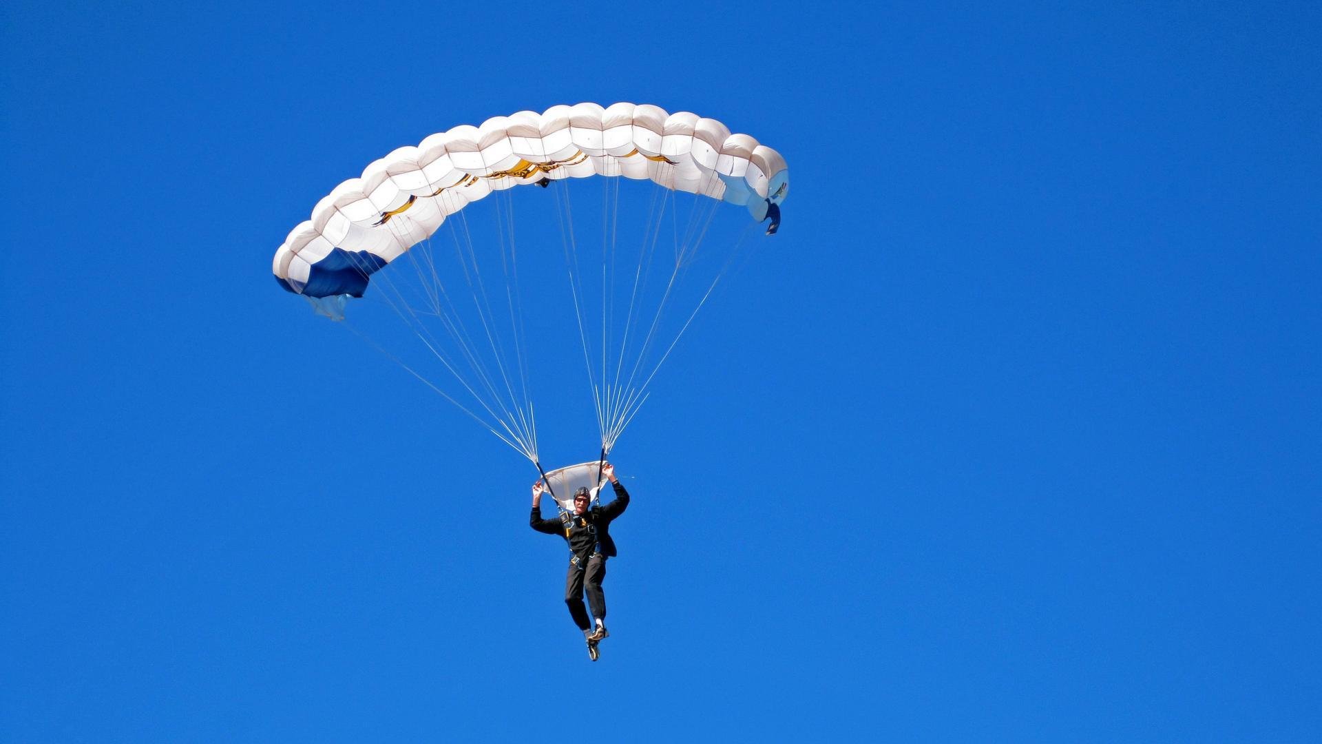 独行侠的孤胆美学，当拉文扛起全队，魔术在碾压中失语