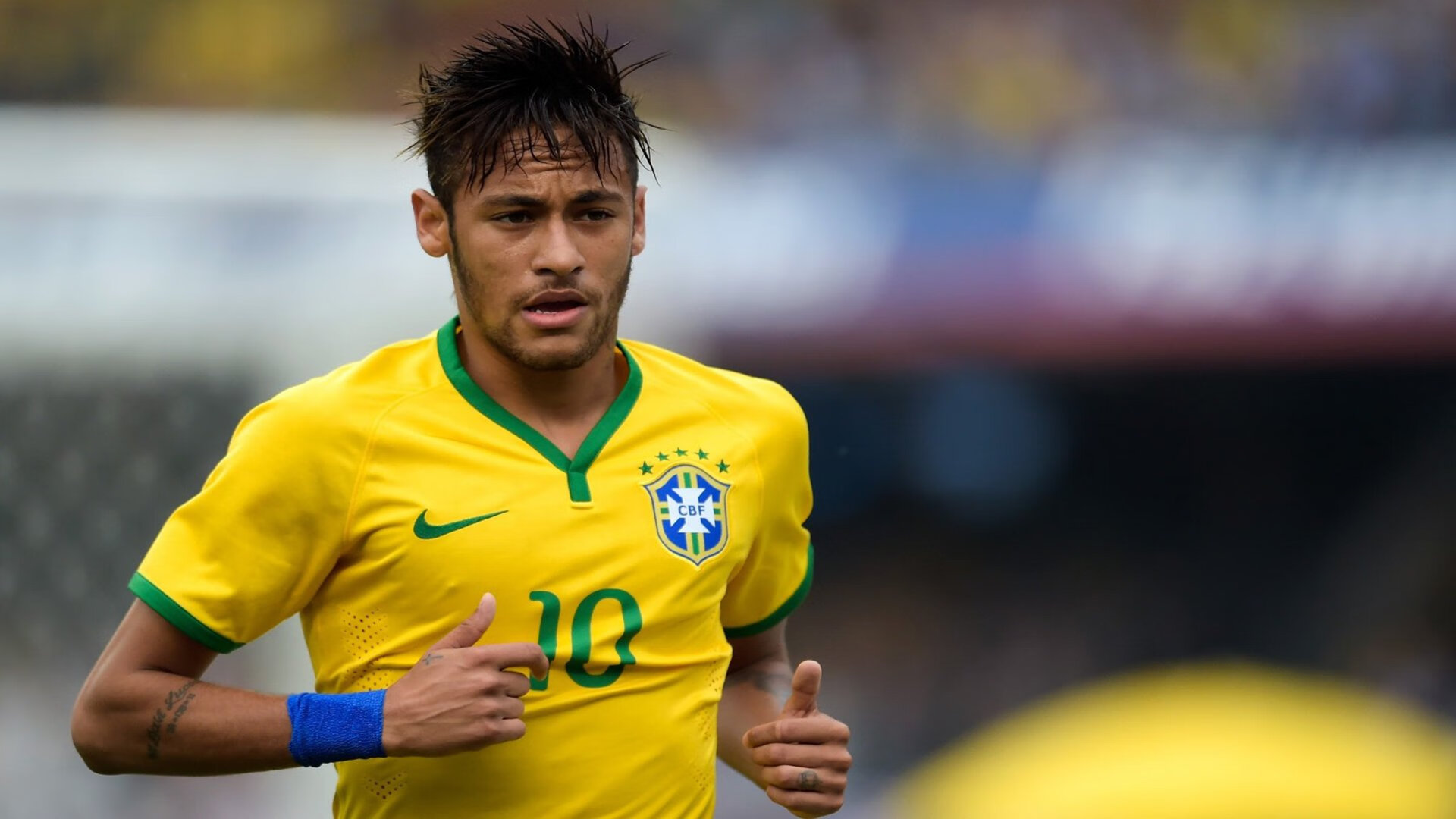 双线传奇，英格兰绿茵场力克宿敌，王皓赛场边运筹帷幄